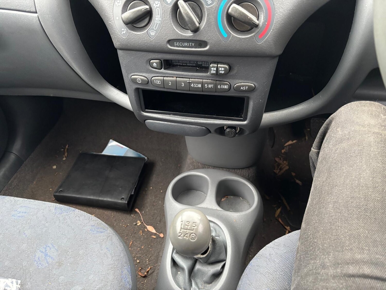 Used Toyota Yaris 2003 for sale - 77370908: Photo 9