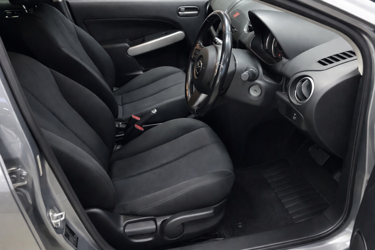 Used Mazda Mazda2 2013 for sale - 77682666: Photo 3