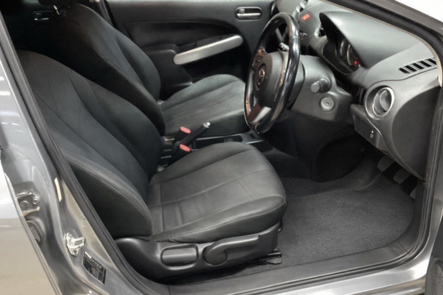 Used Mazda Mazda2 2013 for sale - 77682666: Photo 5