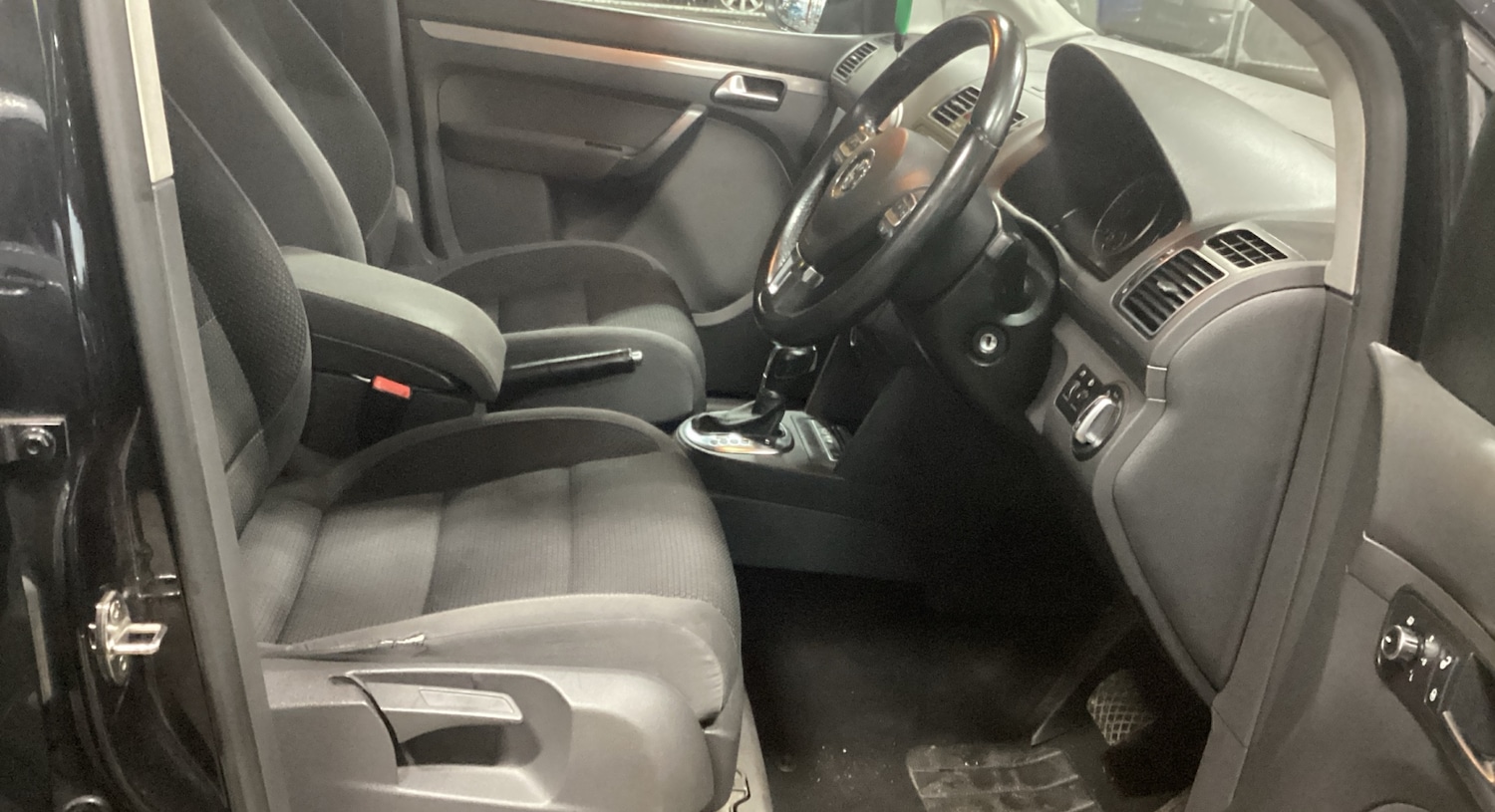 Used Volkswagen Touran 2011 for sale - 77682256: Photo 3