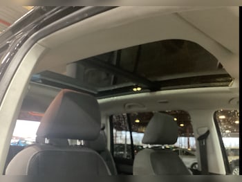 Used Volkswagen Touran 2011 for sale - 77682256: Photo