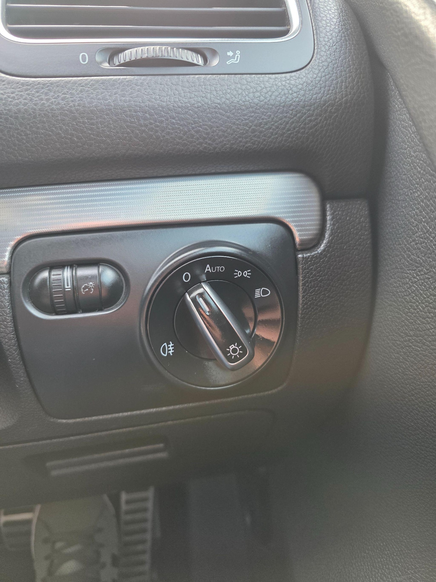 Used Volkswagen Golf 2010 for sale - 77993637: Photo 32