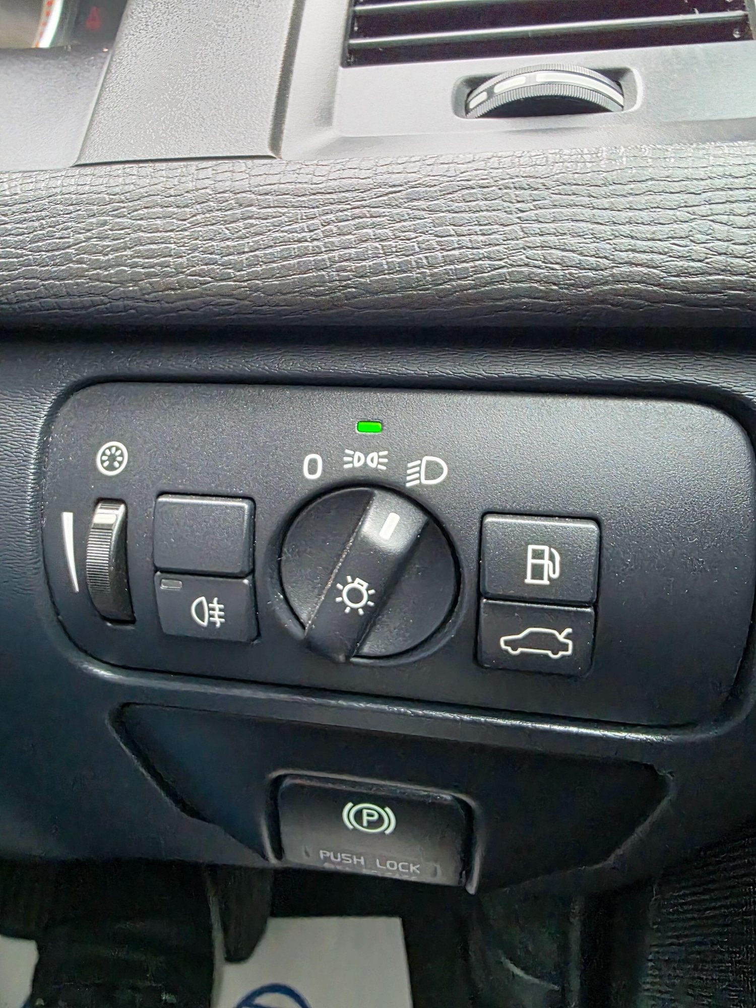 Used Volvo XC60 2012 for sale - 77853913: Photo 28