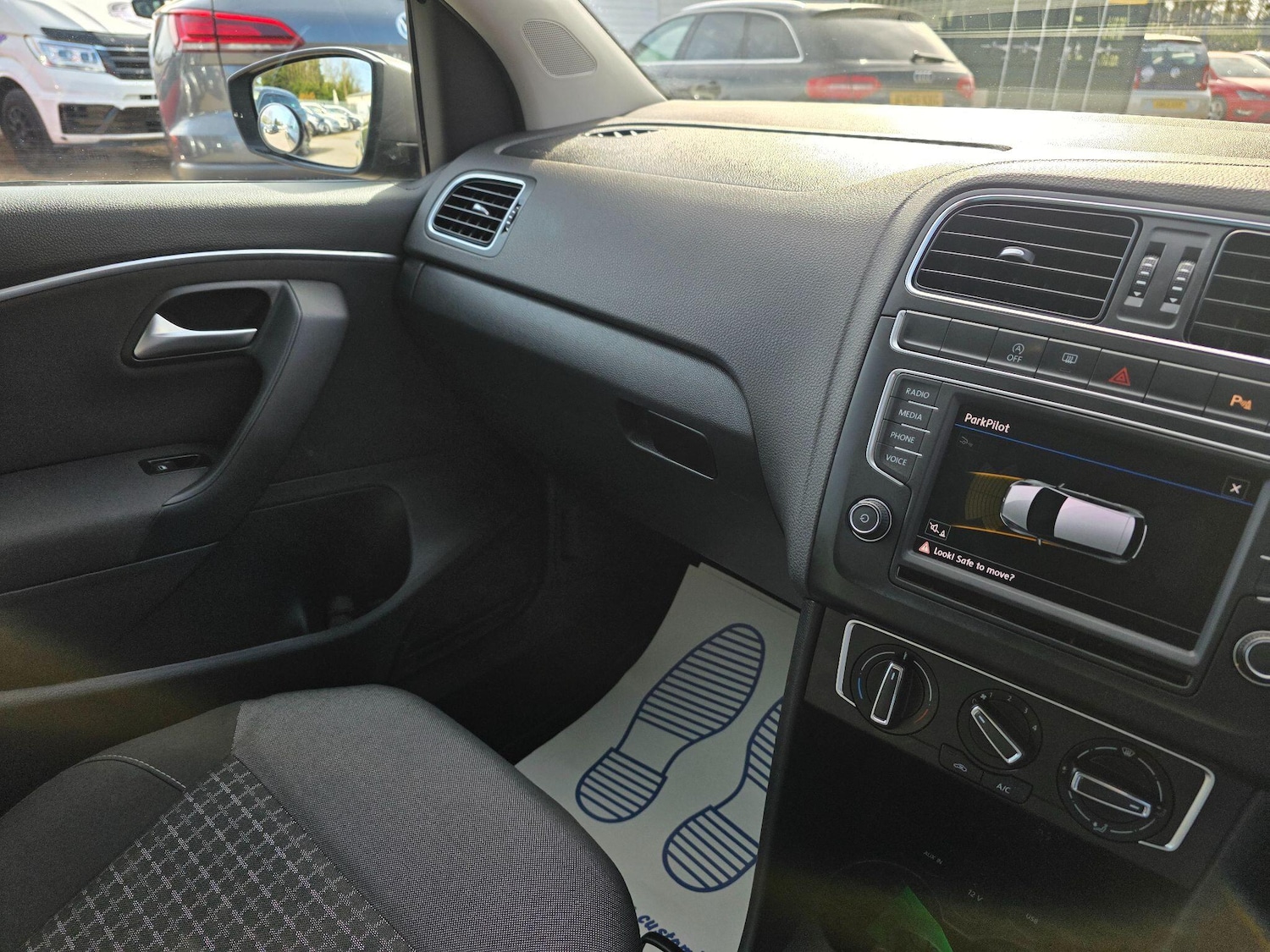 Used Volkswagen Polo 2017 for sale - 77882413: Photo 11