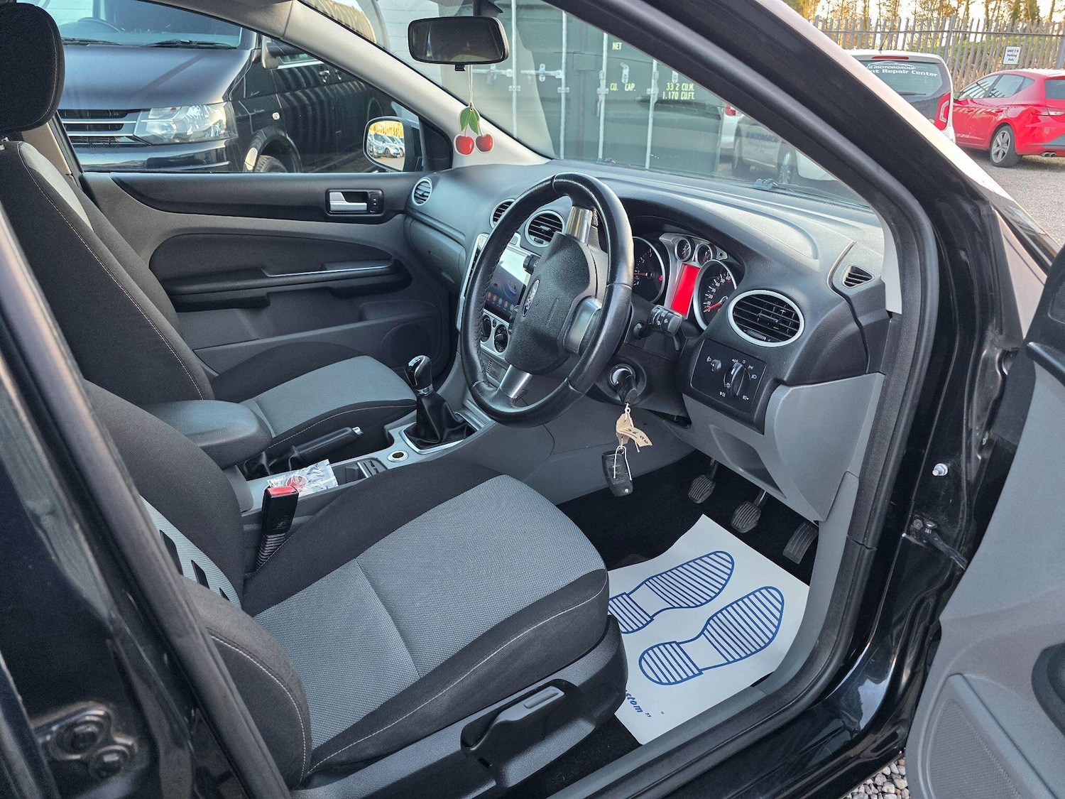 Used Ford Focus 2010 for sale - 77108935: Photo 14