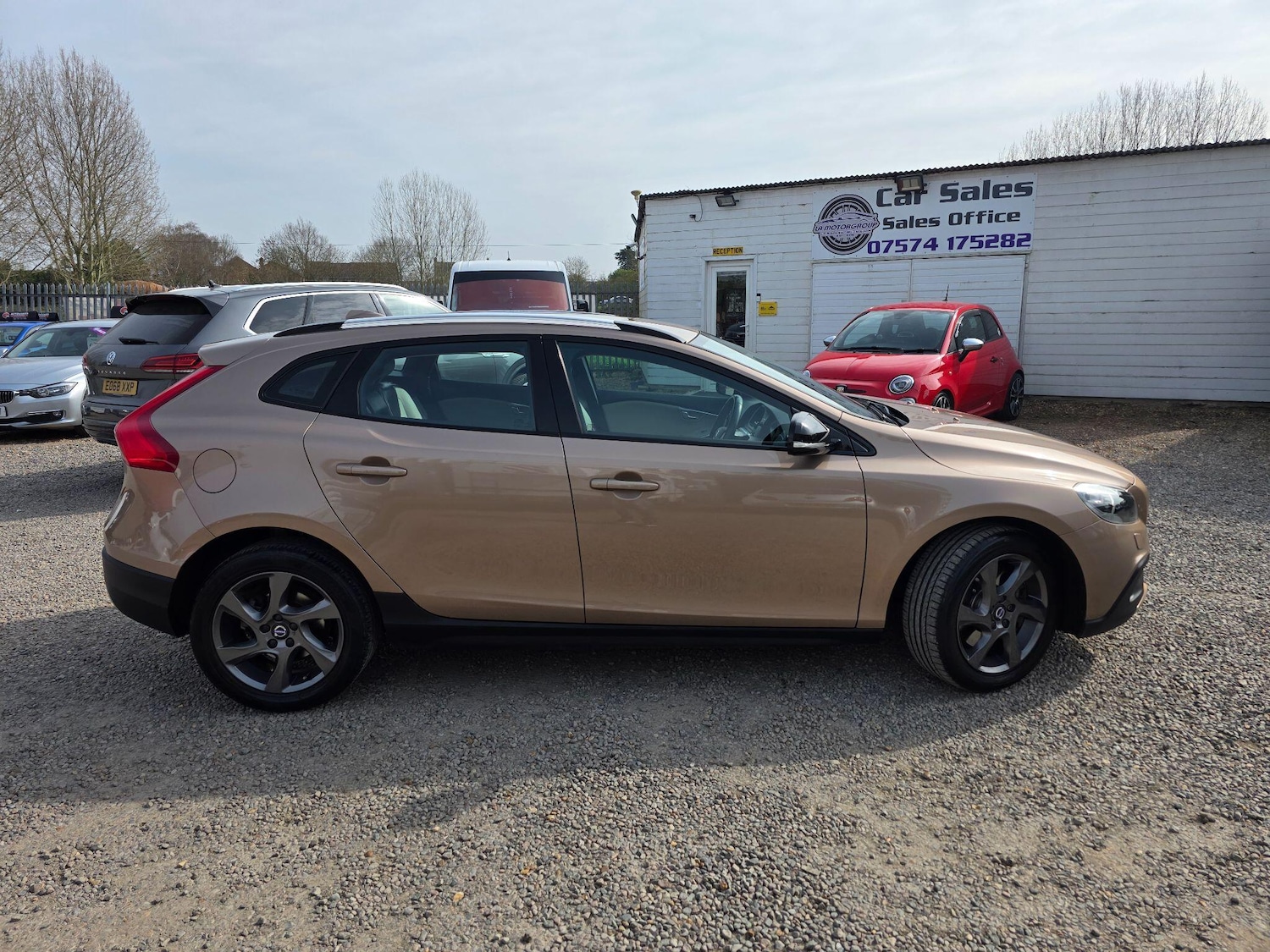 Used Volvo V40 2015 for sale - 77993110: Photo 10