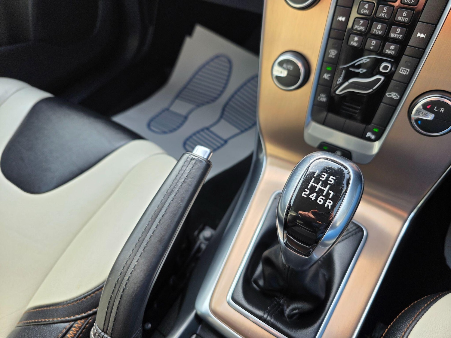 Used Volvo V40 2015 for sale - 77993110: Photo 14