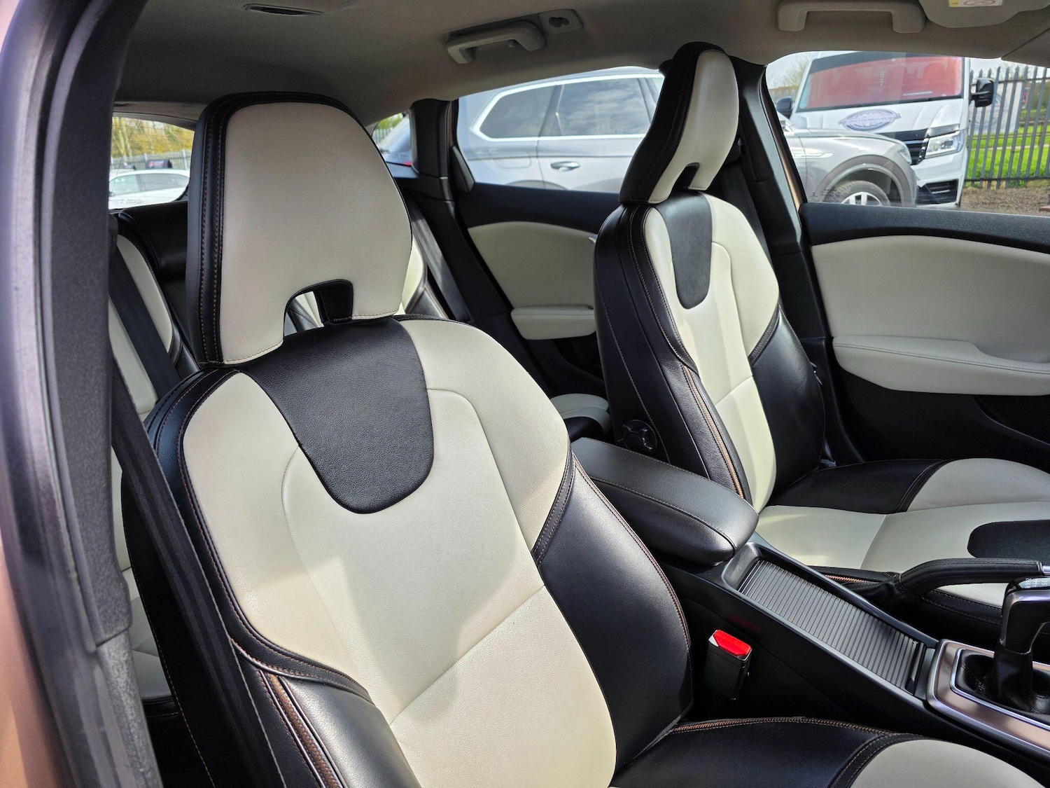 Used Volvo V40 2015 for sale - 77993110: Photo 15