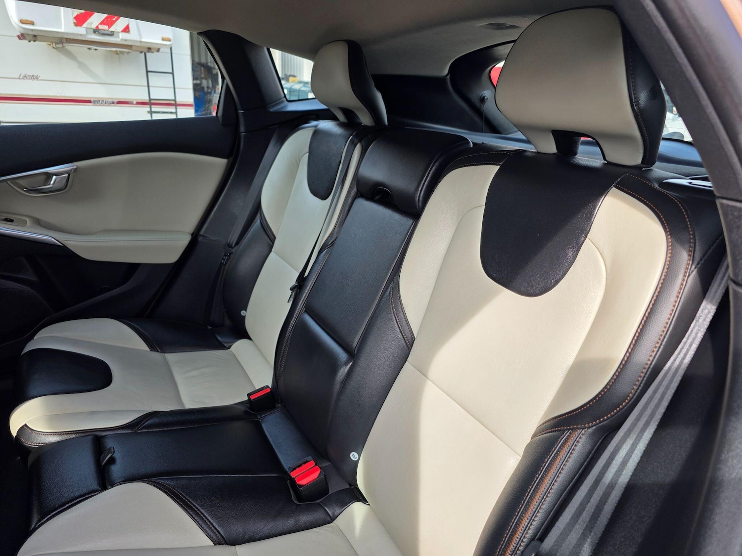 Used Volvo V40 2015 for sale - 77993110: Photo 19