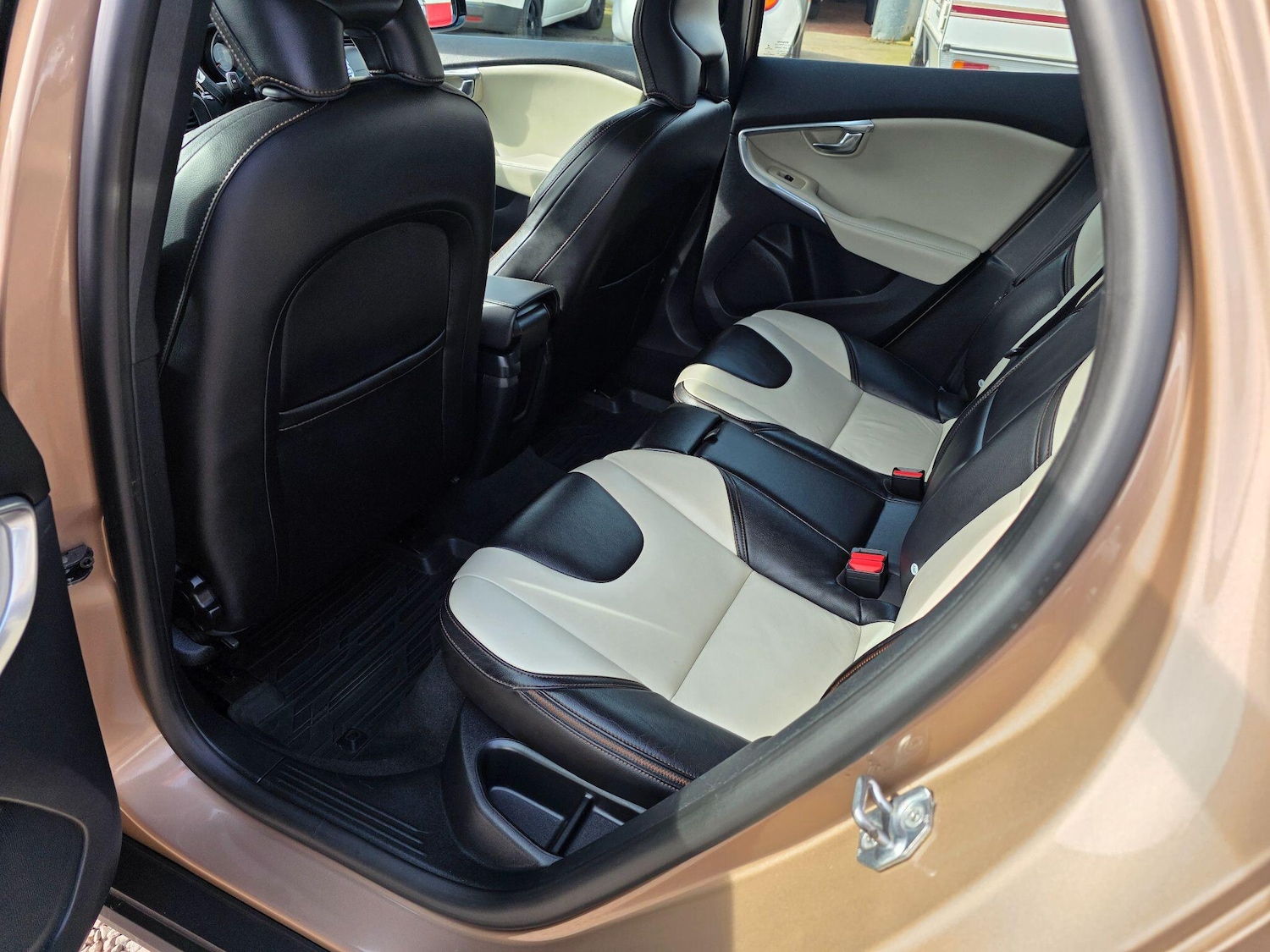 Used Volvo V40 2015 for sale - 77993110: Photo 21