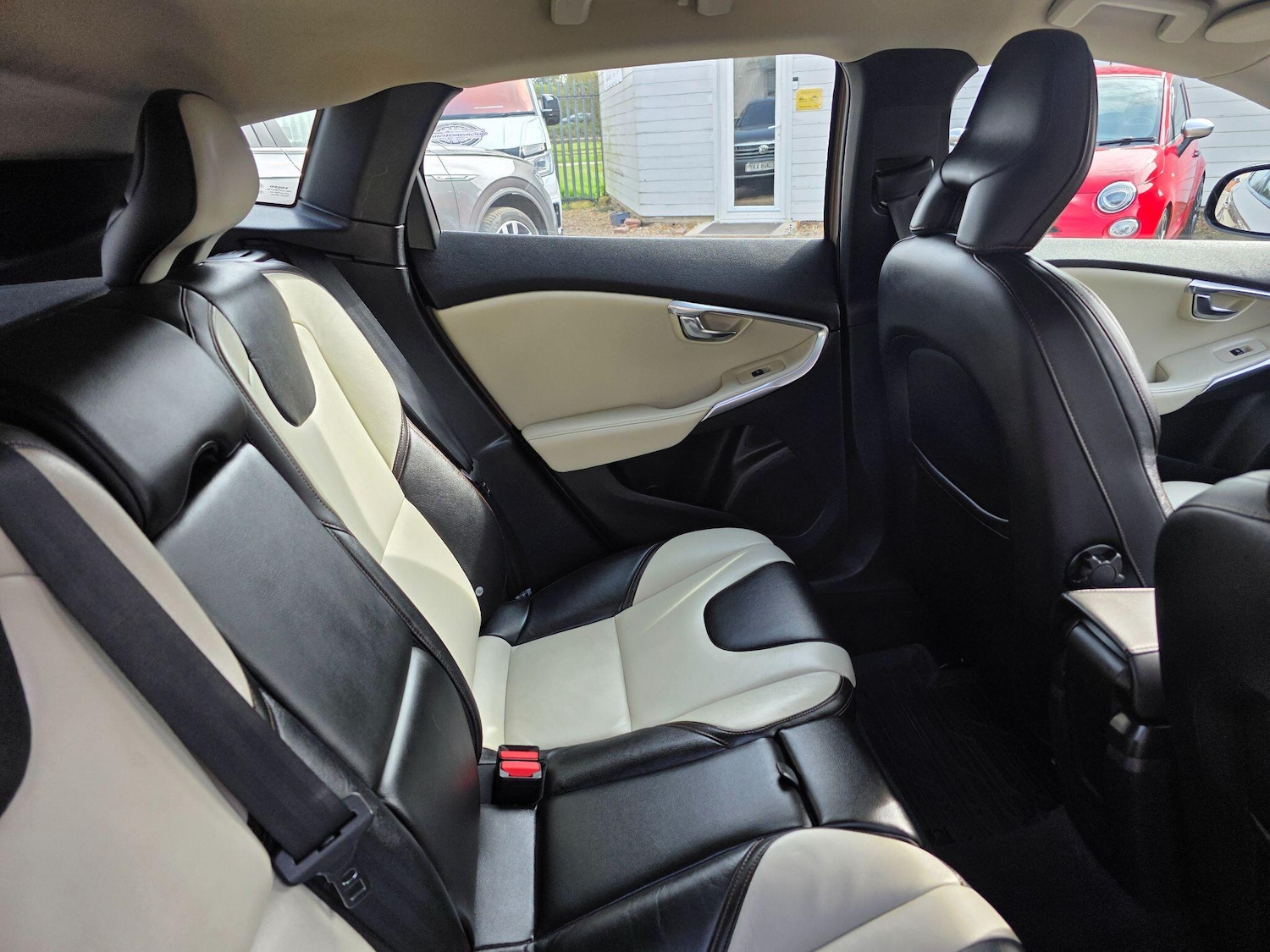 Used Volvo V40 2015 for sale - 77993110: Photo 25