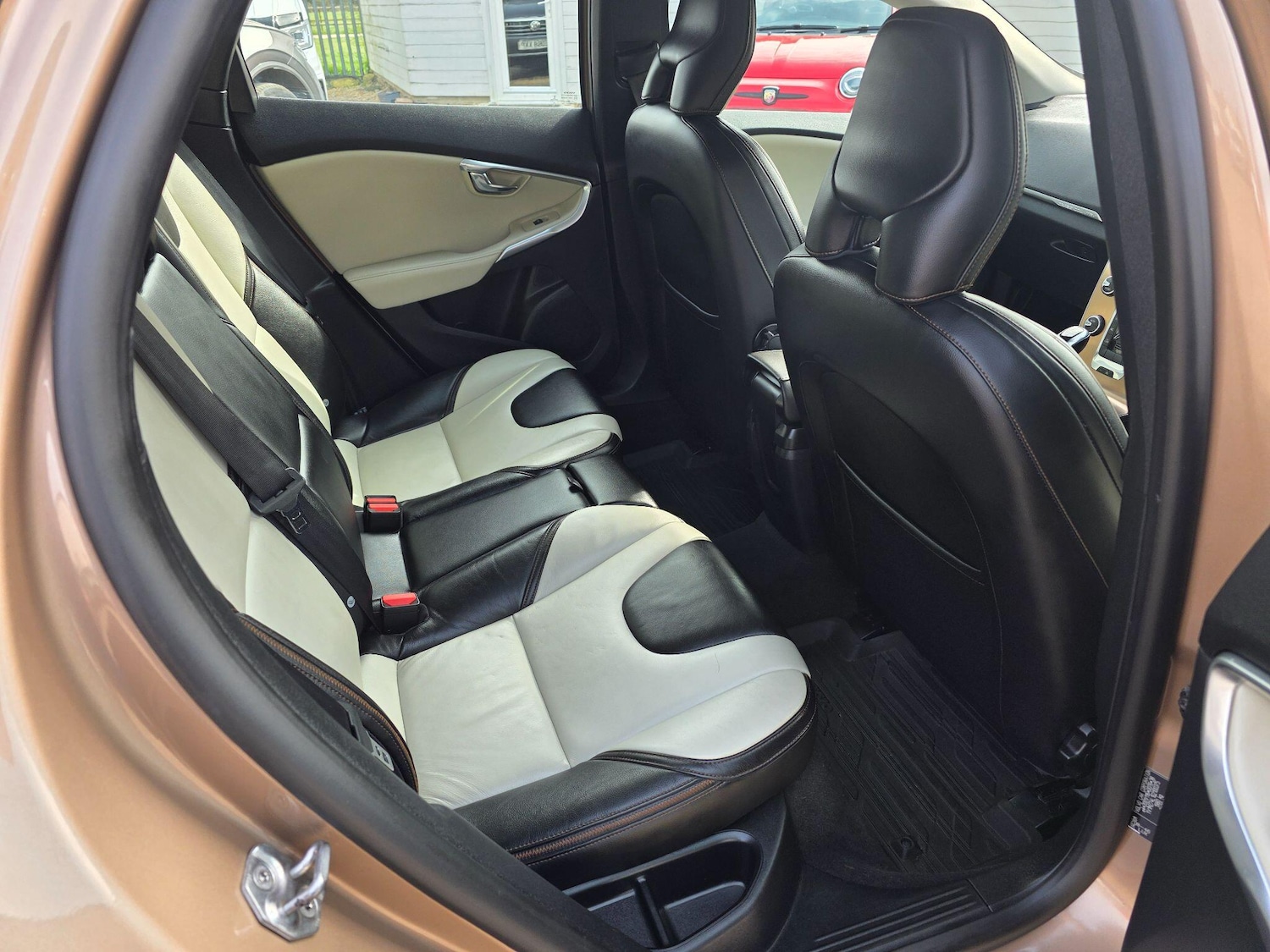 Used Volvo V40 2015 for sale - 77993110: Photo 27