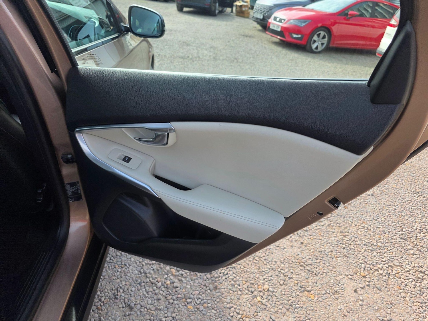 Used Volvo V40 2015 for sale - 77993110: Photo 33