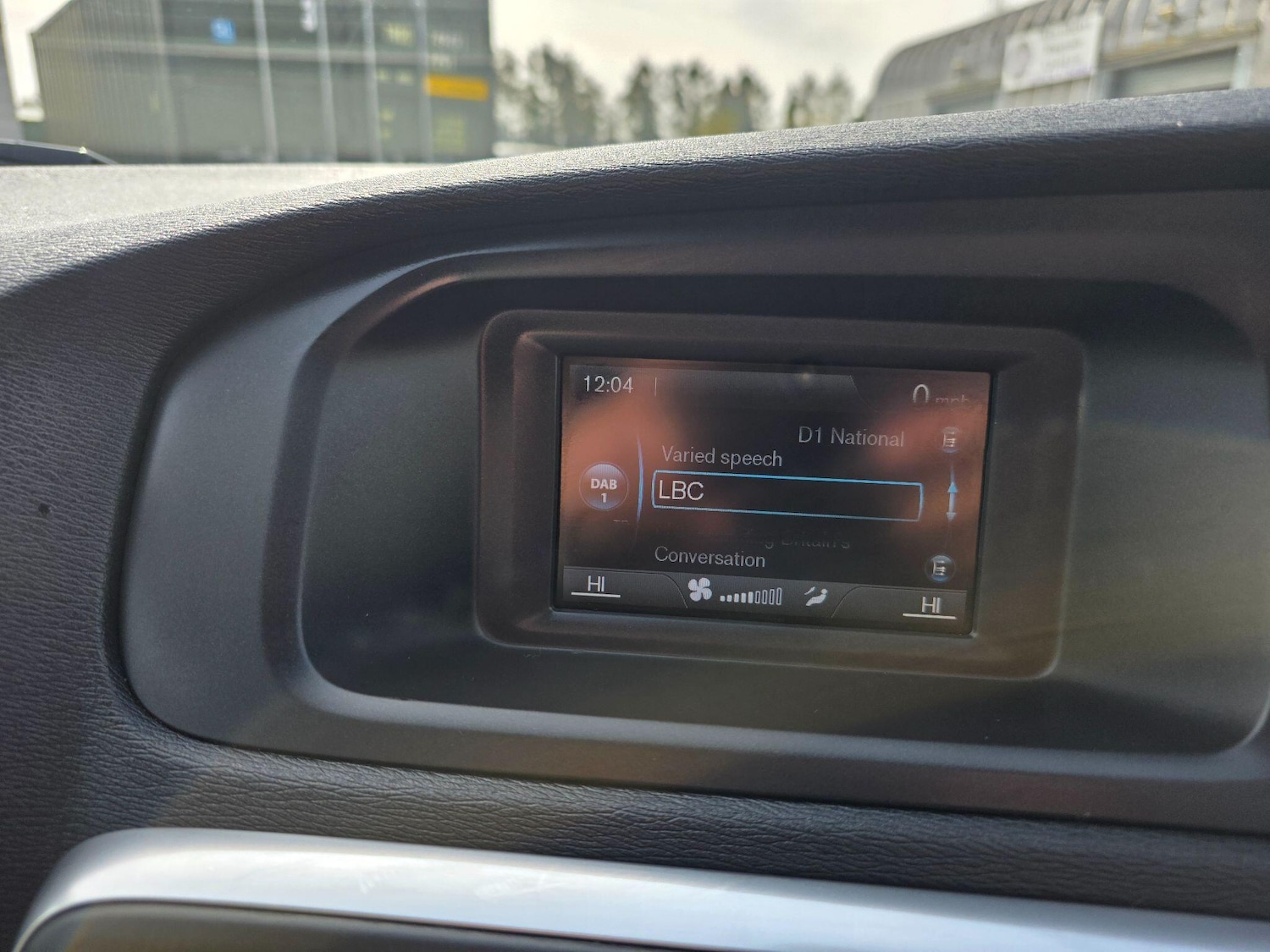 Used Volvo V40 2015 for sale - 77993110: Photo 40