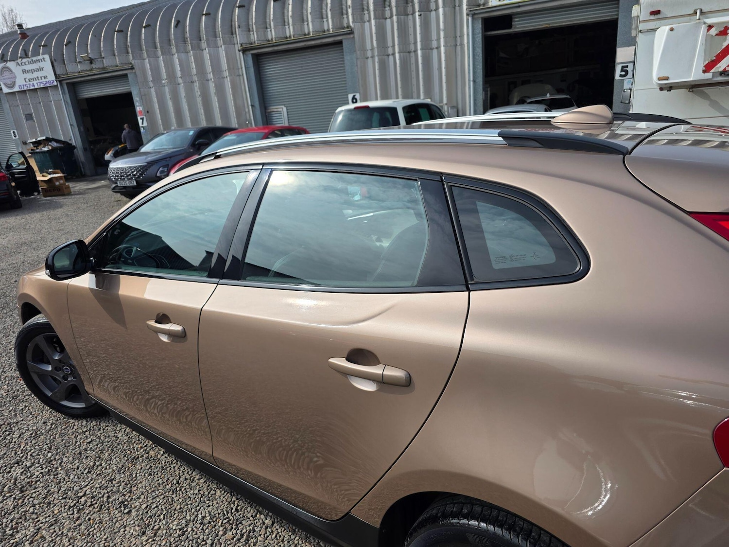 Used Volvo V40 2015 for sale - 77993110: Photo 42