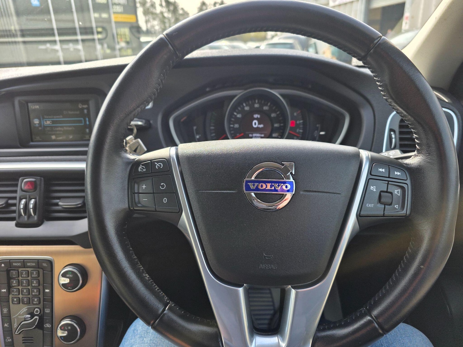 Used Volvo V40 2015 for sale - 77993110: Photo 46