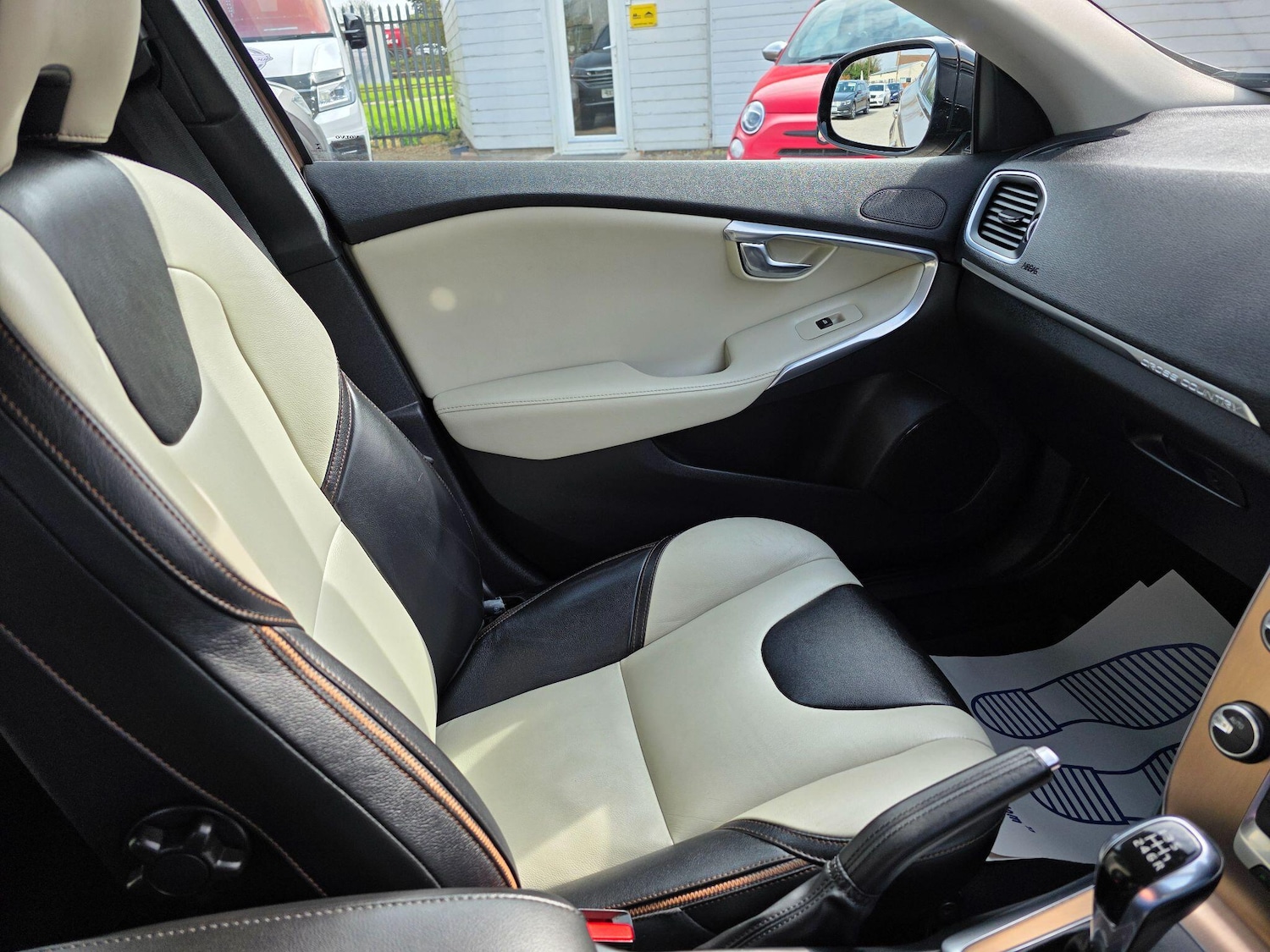 Used Volvo V40 2015 for sale - 77993110: Photo 49