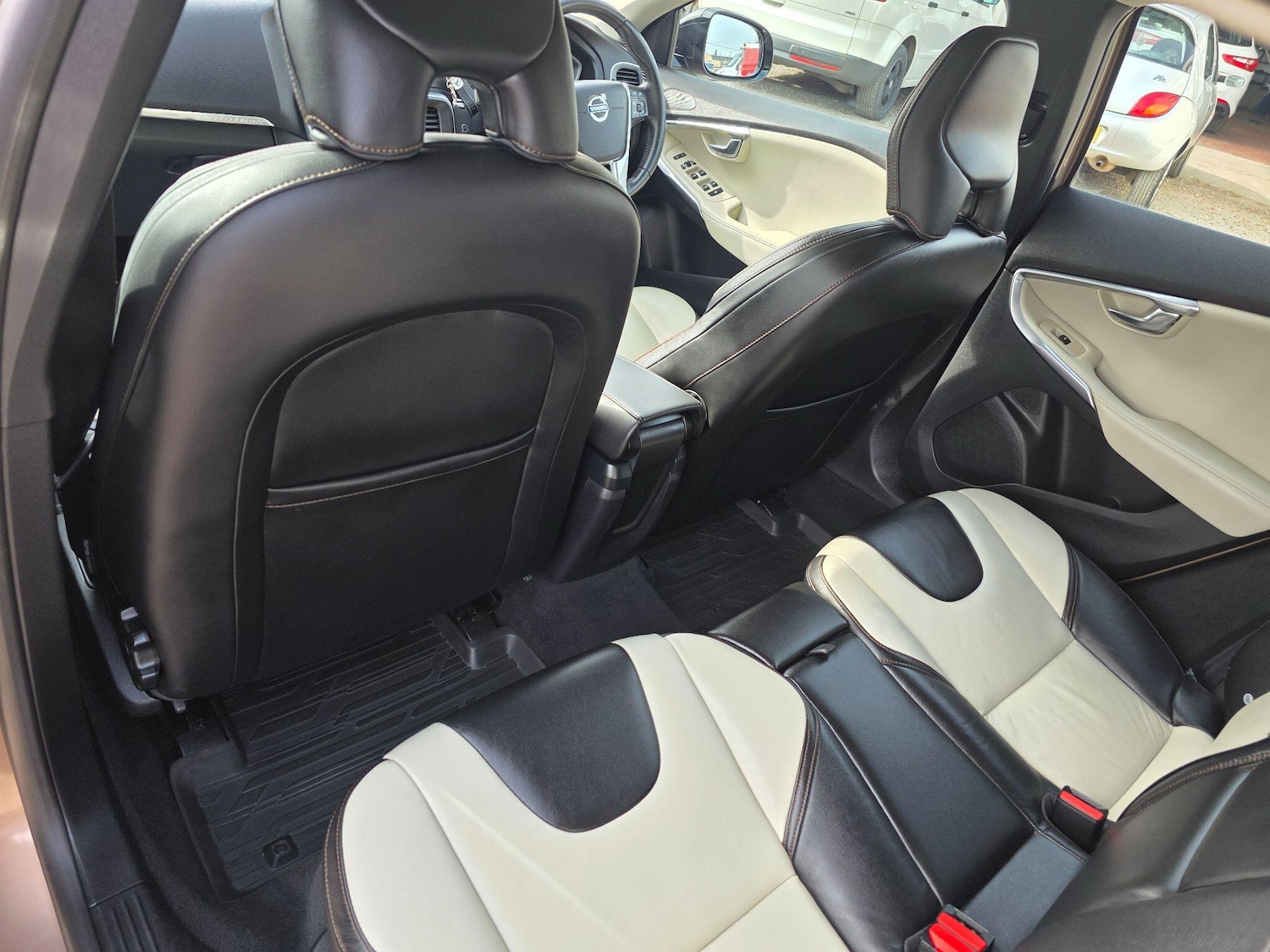 Used Volvo V40 2015 for sale - 77993110: Photo 57