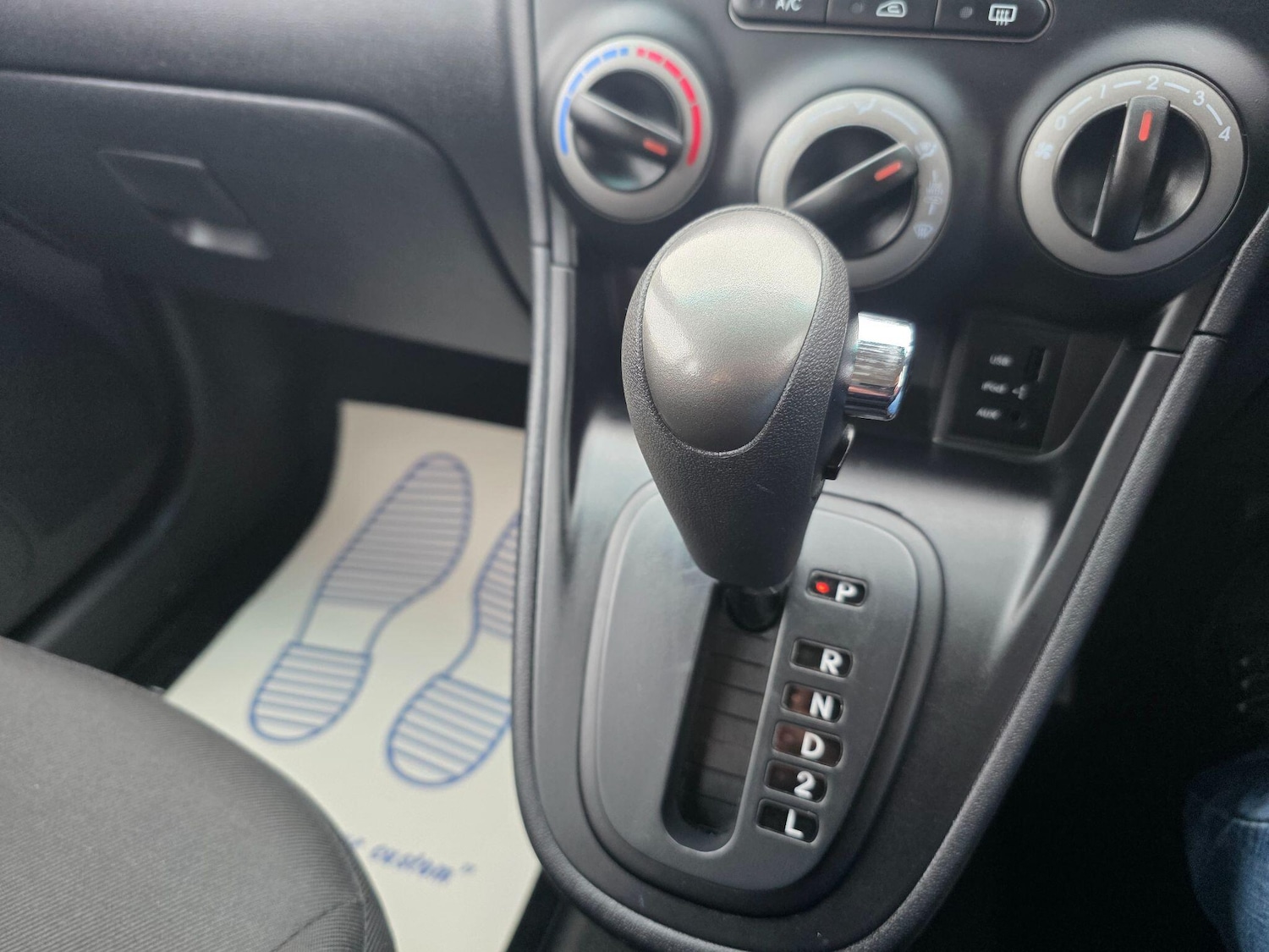 Used Hyundai i10 2013 for sale - 77396068: Photo 42