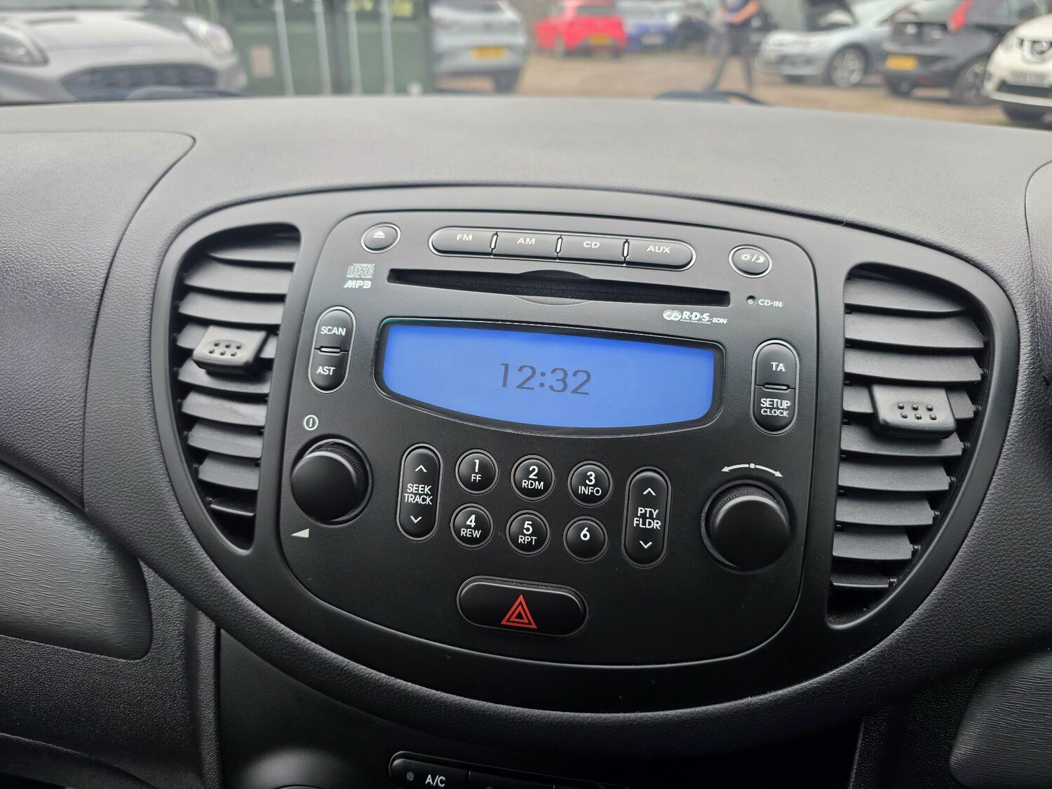 Used Hyundai i10 2013 for sale - 77396068: Photo 44