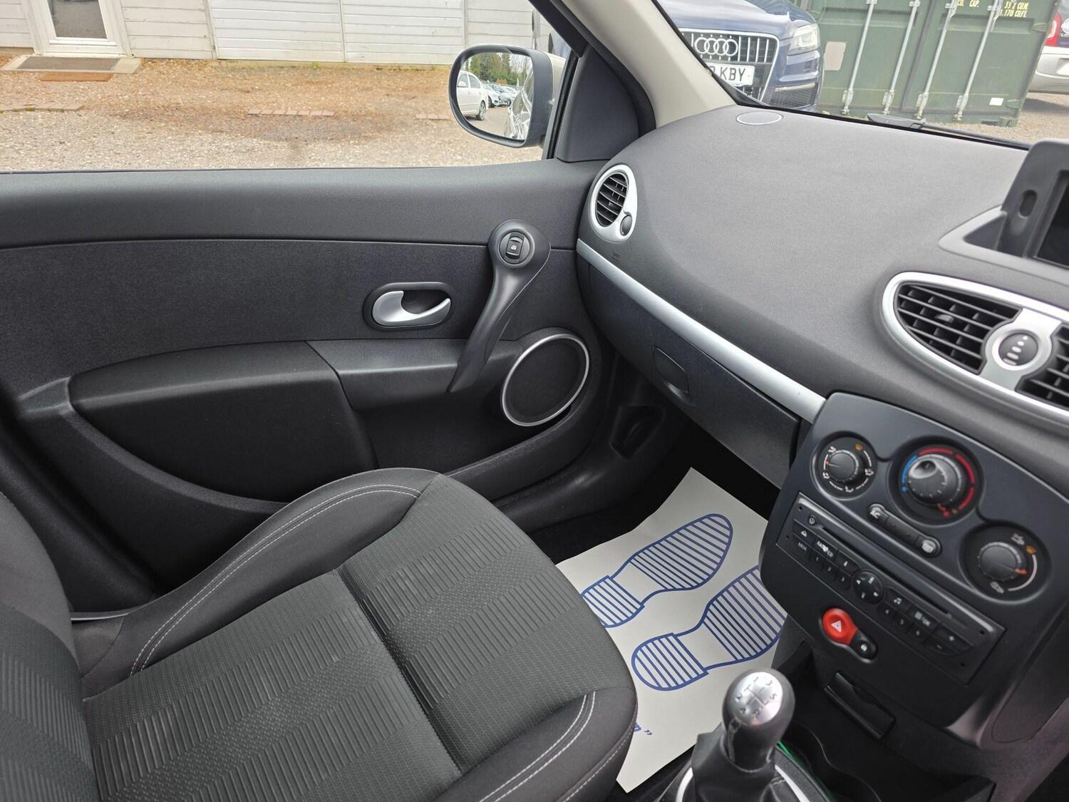Used Renault Clio 2011 for sale - 77908942: Photo 12