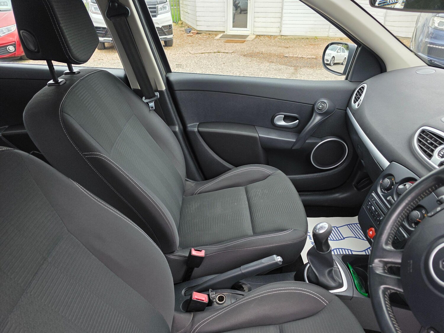 Used Renault Clio 2011 for sale - 77908942: Photo 17