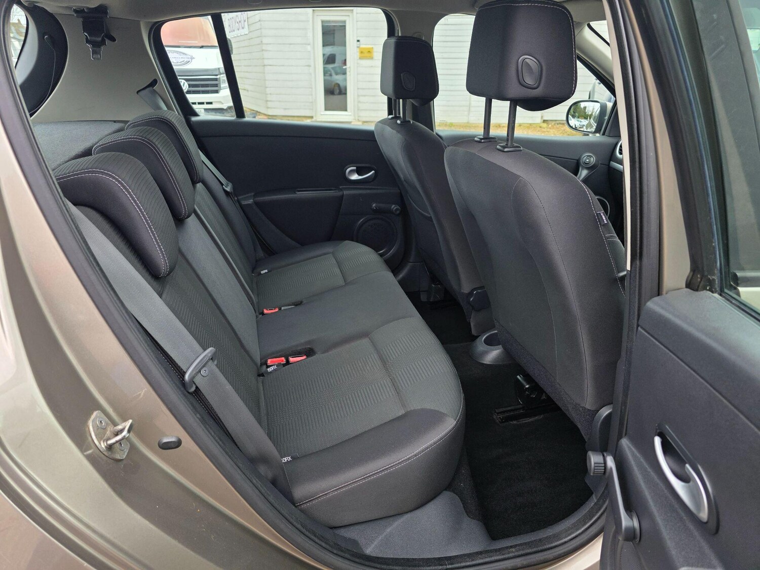 Used Renault Clio 2011 for sale - 77908942: Photo 19