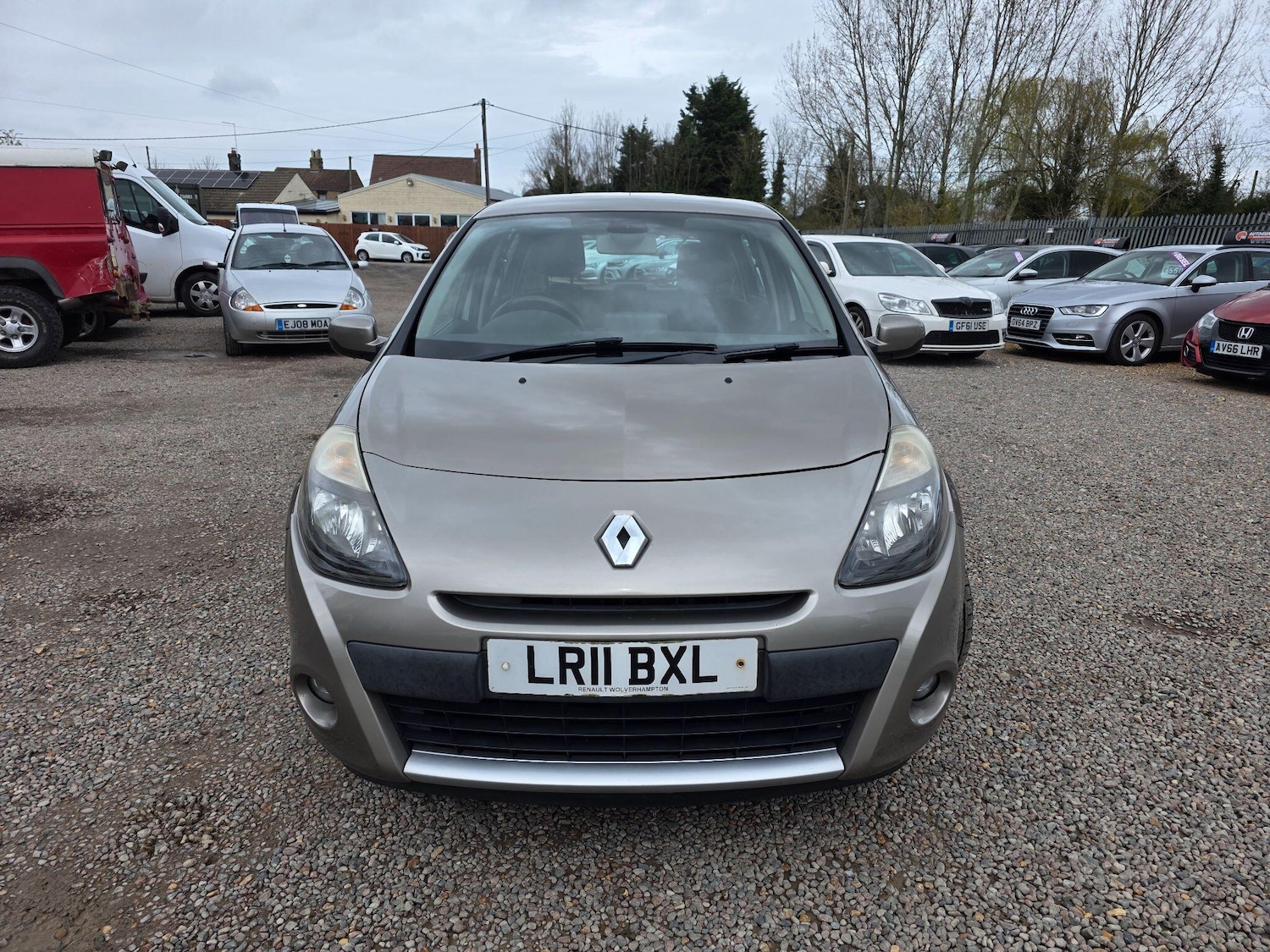 Used Renault Clio 2011 for sale - 77908942: Photo 2