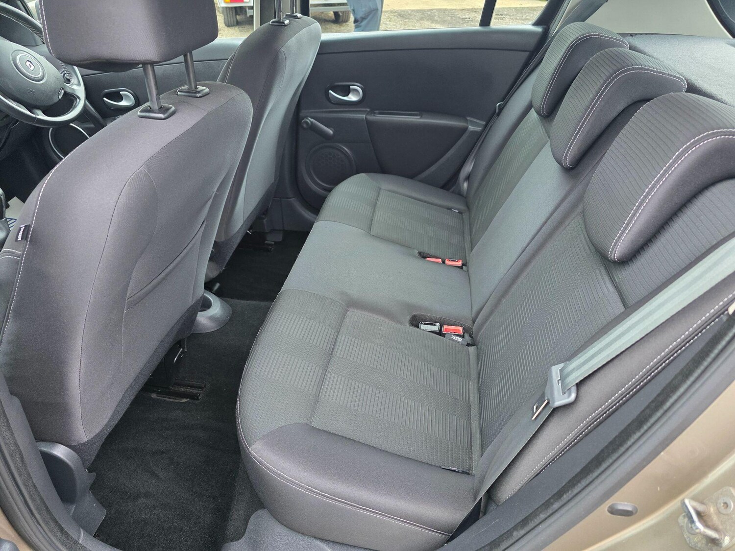 Used Renault Clio 2011 for sale - 77908942: Photo 24