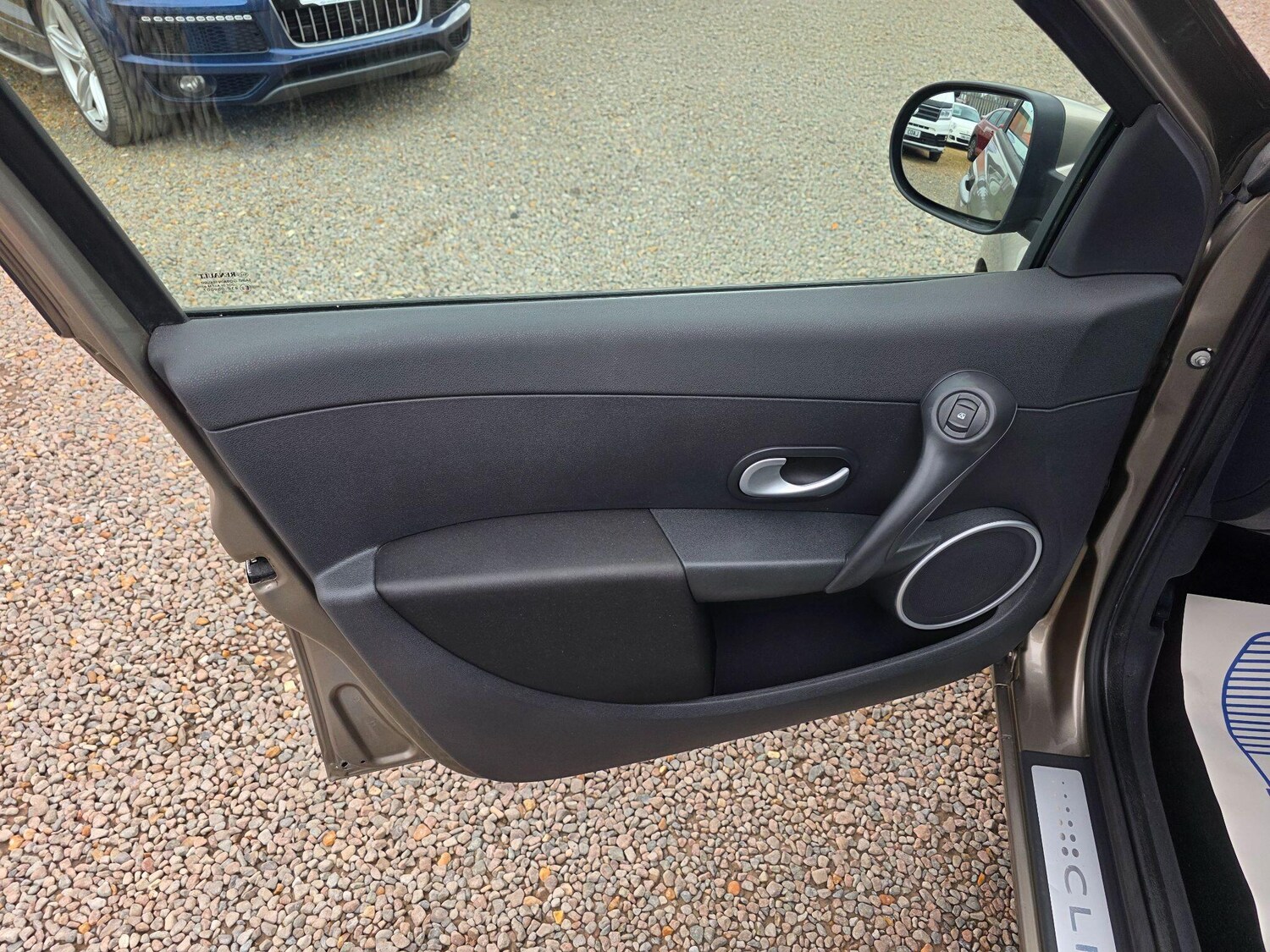 Used Renault Clio 2011 for sale - 77908942: Photo 32