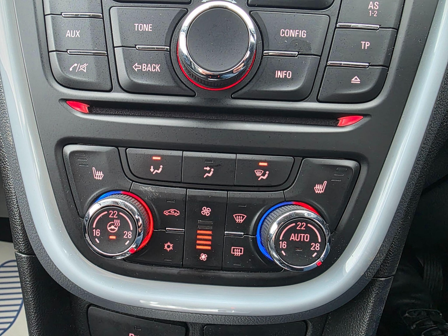 Used Vauxhall Mokka 2015 for sale - 77637623: Photo 28