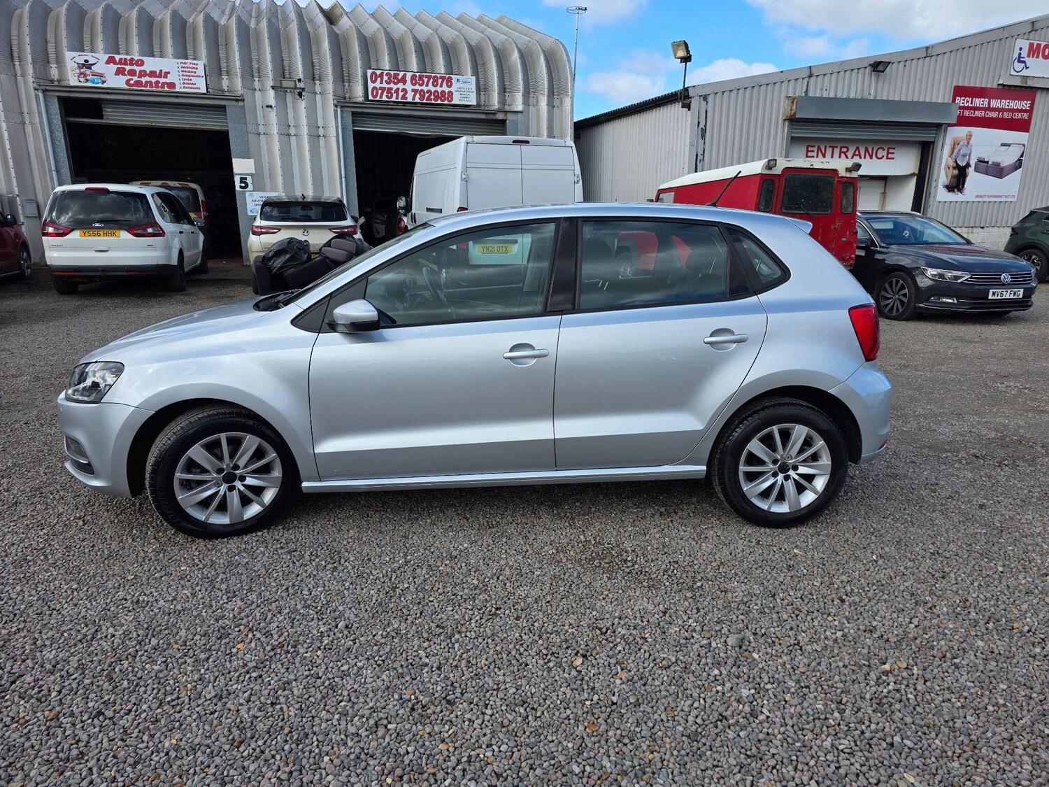 Used Volkswagen Polo 2015 for sale - 77838869: Photo 5
