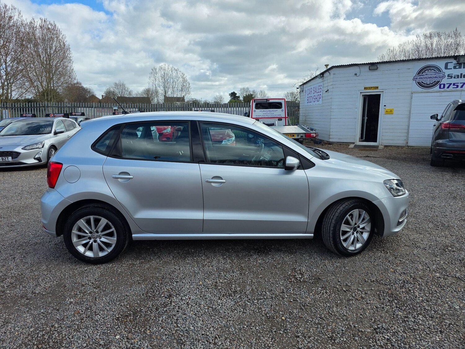 Used Volkswagen Polo 2015 for sale - 77838869: Photo 8