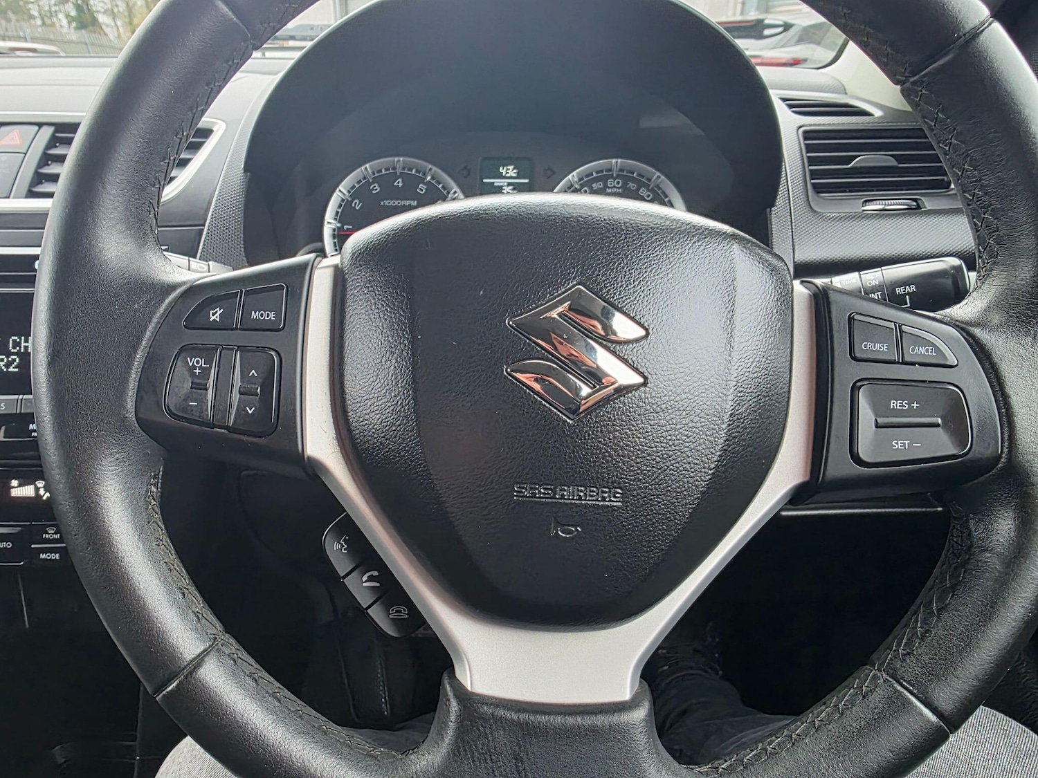 Used Suzuki Swift 2013 for sale - 77108934: Photo 42