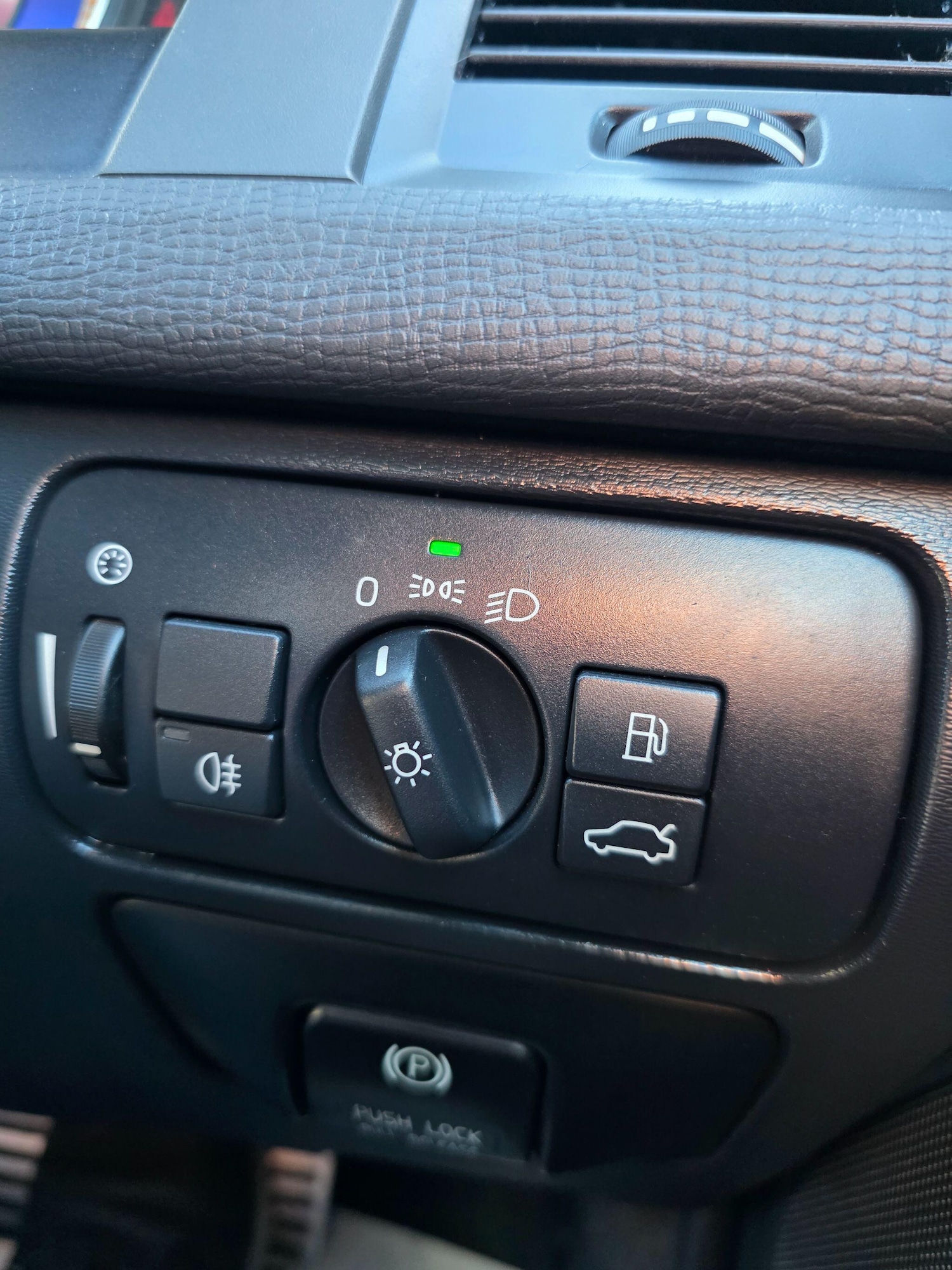 Used Volvo XC60 2013 for sale - 78072237: Photo 32