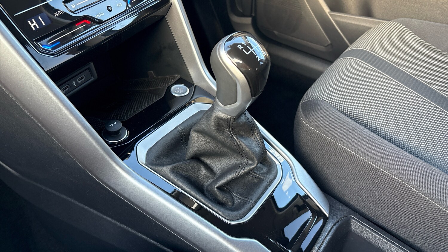 Used Volkswagen T-Roc 2025 for sale - 76860204: Photo 13