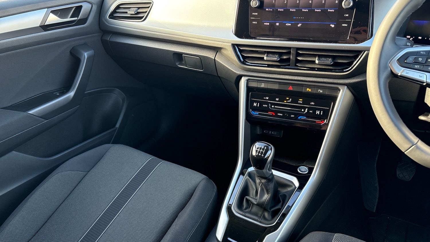 Used Volkswagen T-Roc 2025 for sale - 76860204: Photo 14