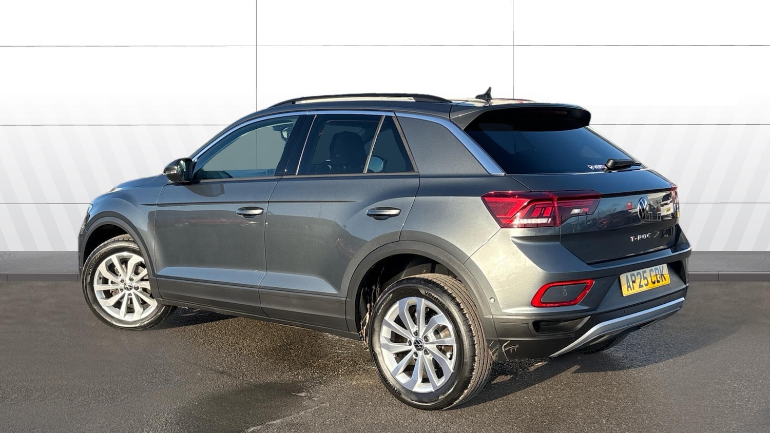Used Volkswagen T-Roc 2025 for sale - 76860204: Photo 2