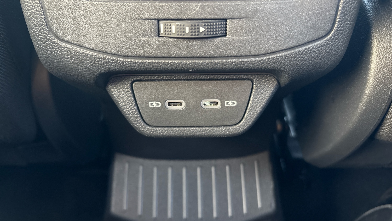 Used Volkswagen T-Roc 2025 for sale - 76860204: Photo 21