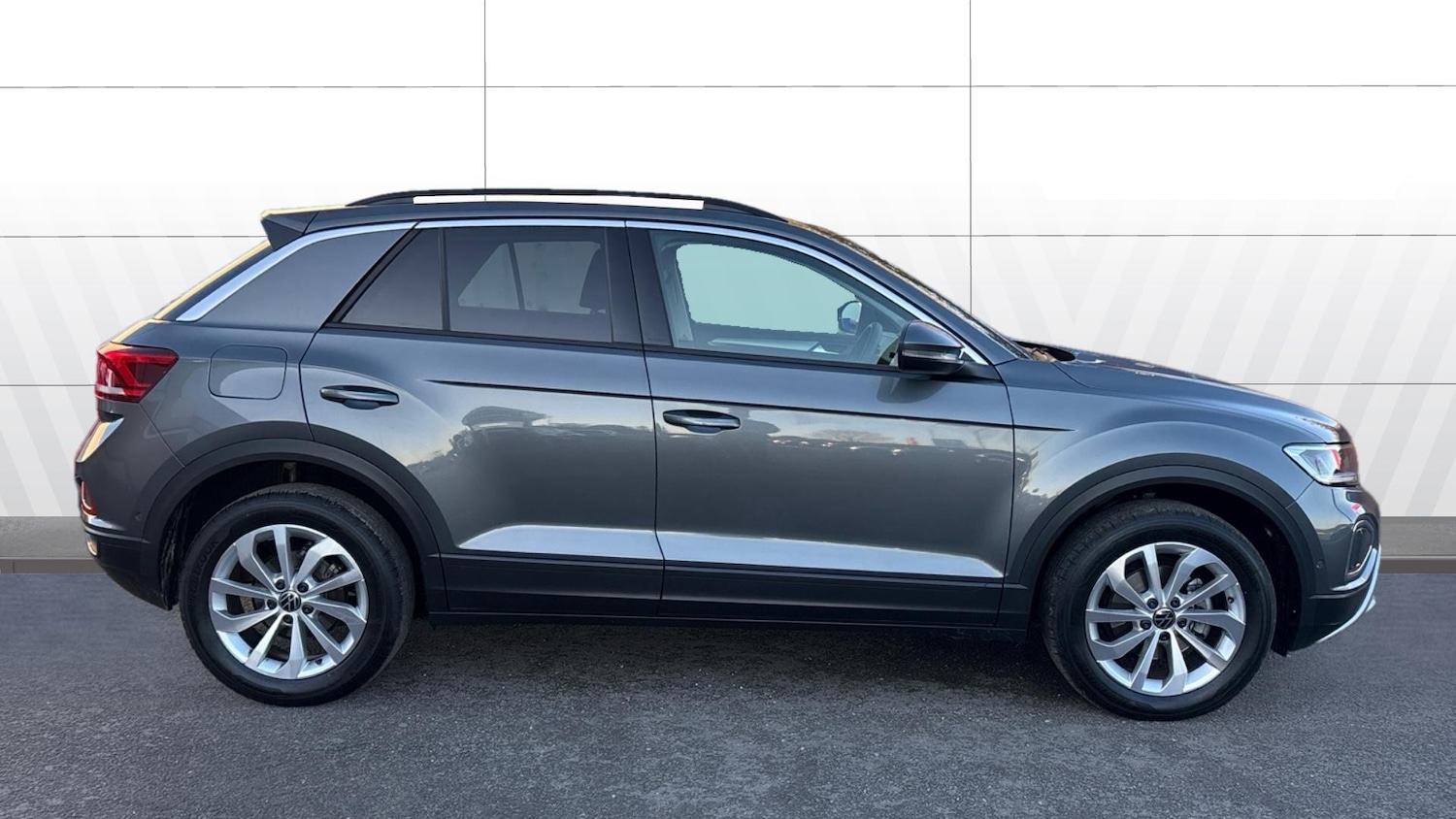 Used Volkswagen T-Roc 2025 for sale - 76860204: Photo 5