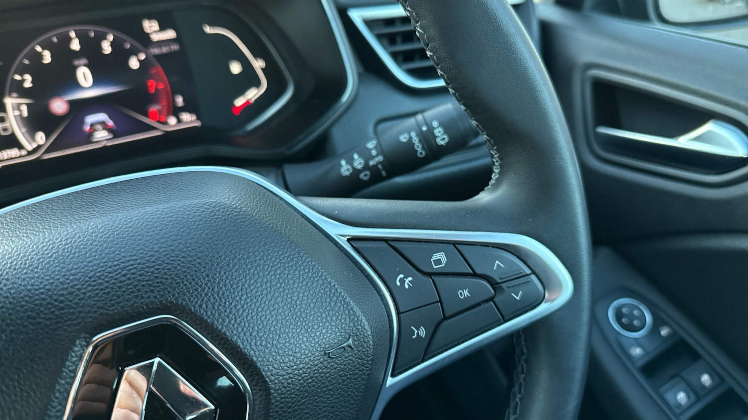 Used Renault Clio 2023 for sale - 77286141: Photo 32