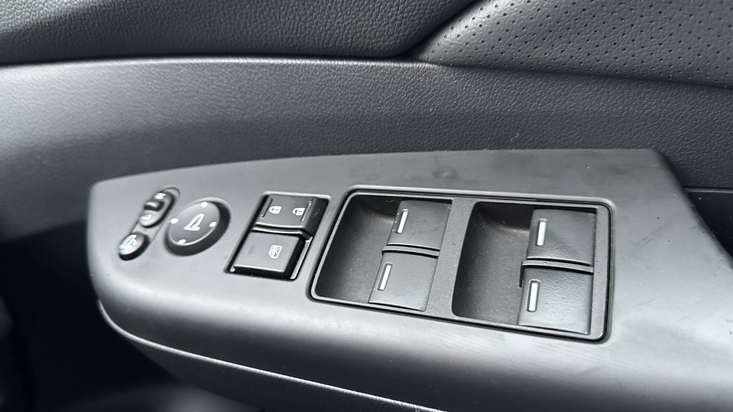 Used Honda CR-V 2017 for sale - 77036600: Photo 32