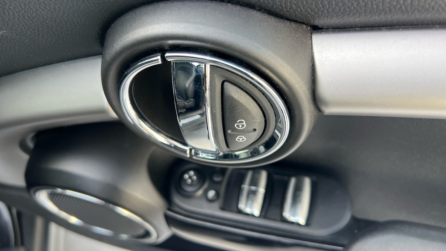 Used MINI Convertible 2019 for sale - 77432540: Photo 39