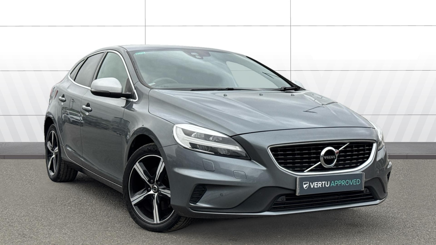 Used Volvo V40 2019 for sale - 76638538: Photo 1