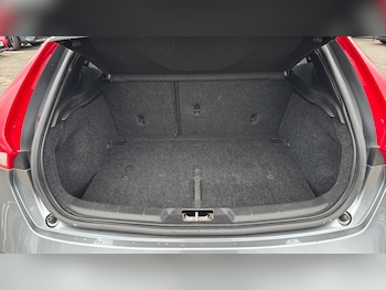 Used Volvo V40 2019 for sale - 76638538: Photo