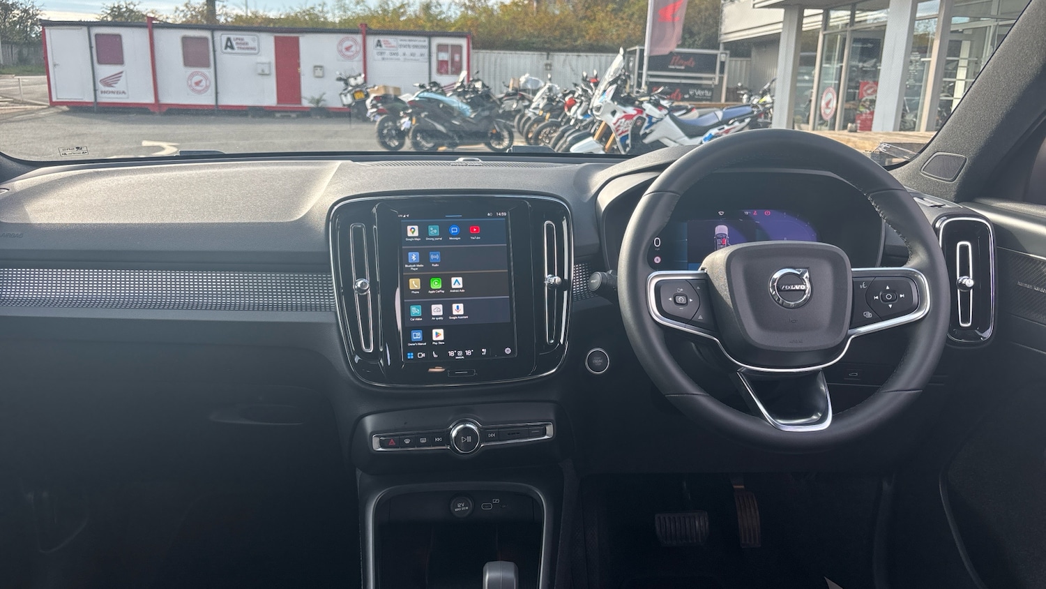 Used Volvo XC40 2023 for sale - 76181888: Photo 10