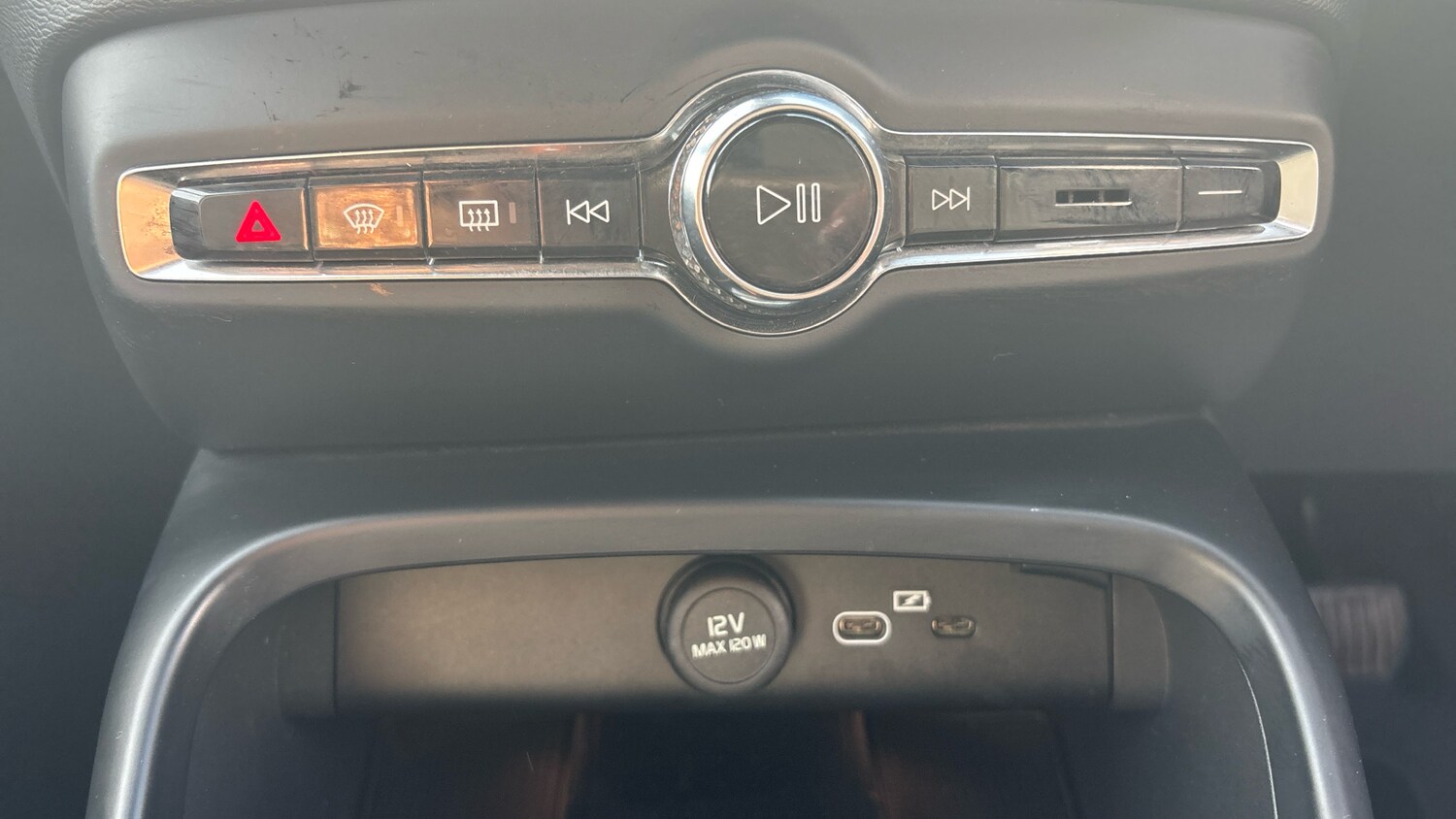 Used Volvo XC40 2023 for sale - 76181888: Photo 27