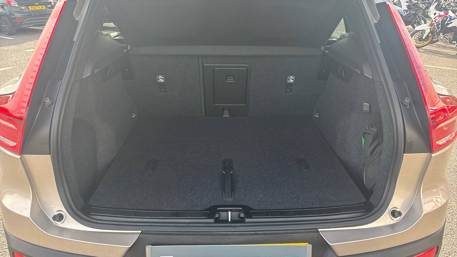 Used Volvo XC40 2023 for sale - 76181888: Photo 4