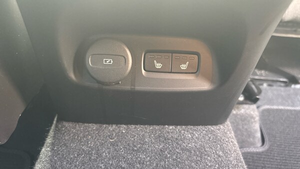 Used Volvo XC40 2023 for sale - 76181888: Photo 41