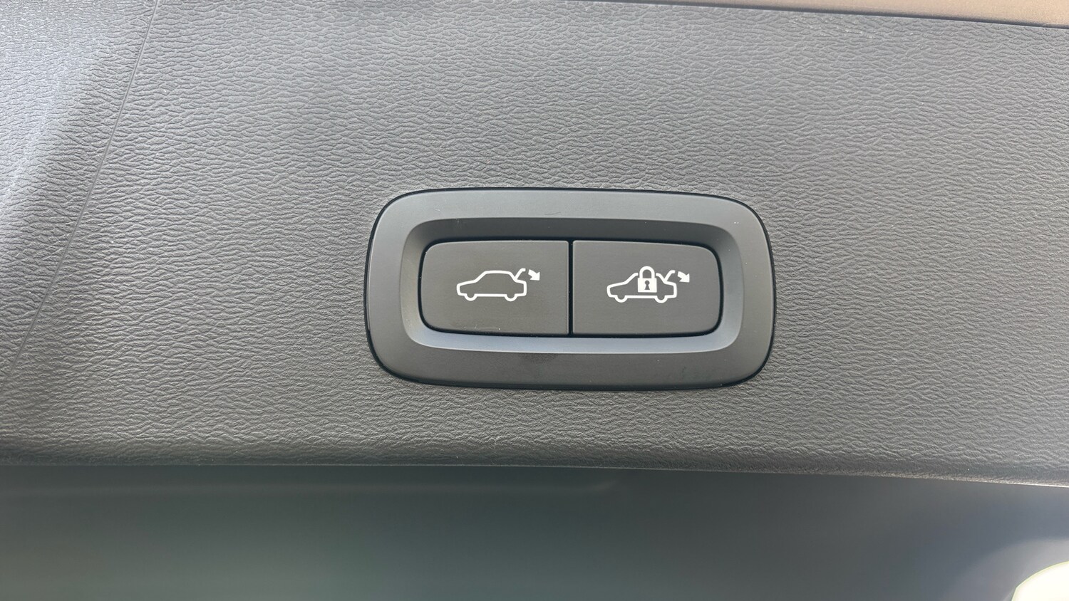 Used Volvo XC40 2023 for sale - 76181888: Photo 46